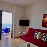 - Port * Sarandë
