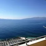 - Port アパート Sarandë