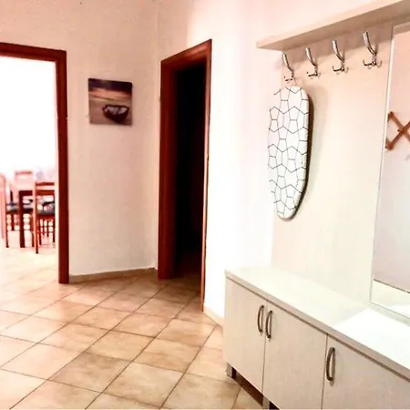 - Port Σαράντα