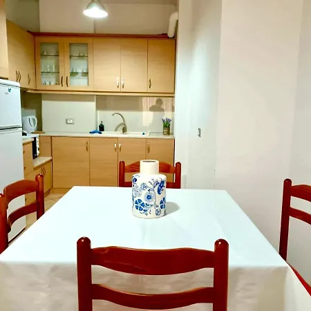 - Port Apartmán Sarandë