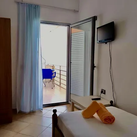 - Port * Σαράντα