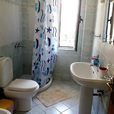 - Port Διαμέρισμα Σαράντα